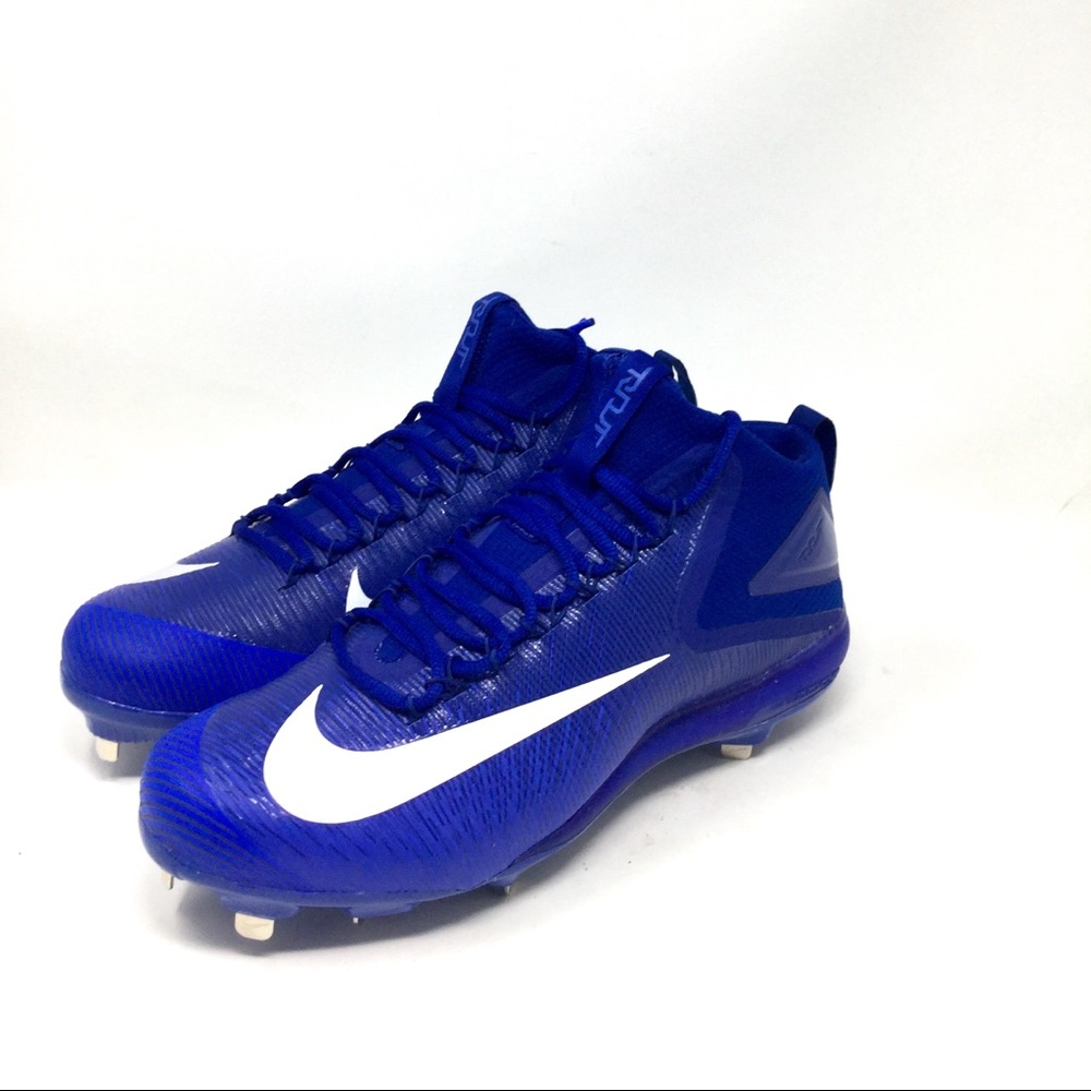 NIKE Cleats